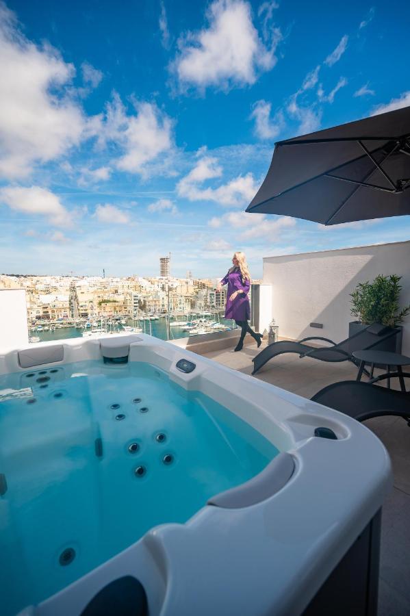 The Address Seafront Suites With Hot Tub Pietà Exterior photo