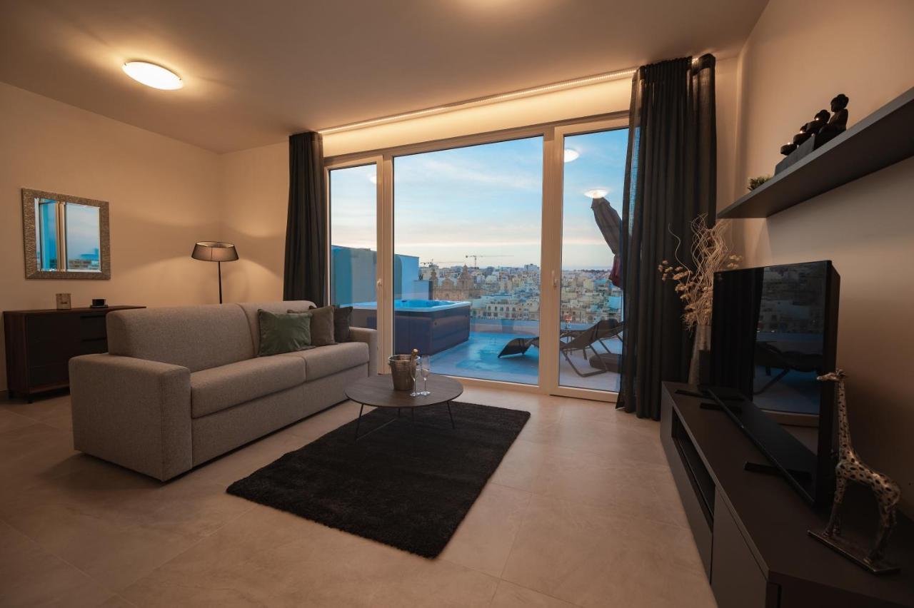 The Address Seafront Suites With Hot Tub Pietà Exterior photo