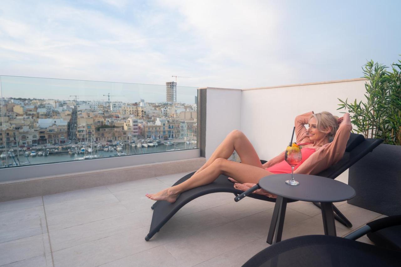 The Address Seafront Suites With Hot Tub Pietà Exterior photo