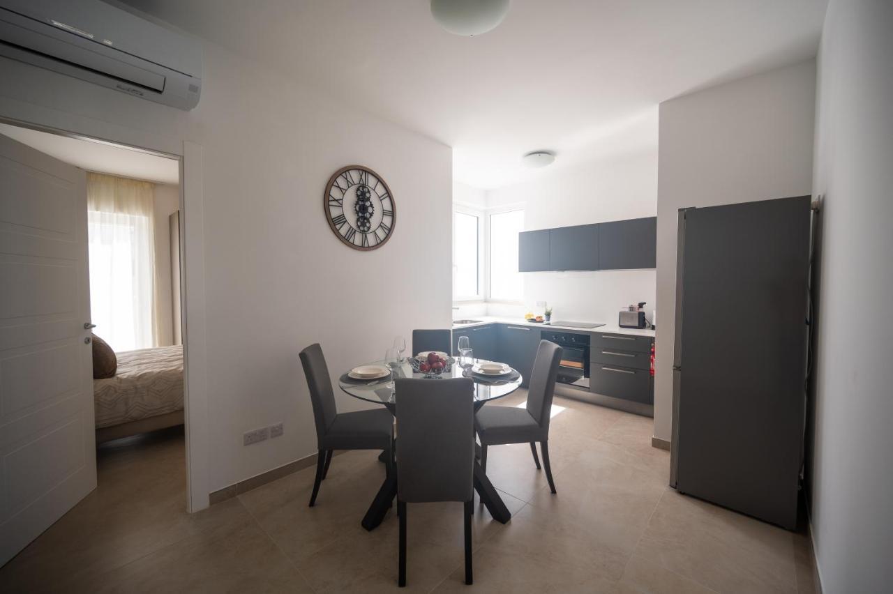 The Address Seafront Suites With Hot Tub Pietà Exterior photo