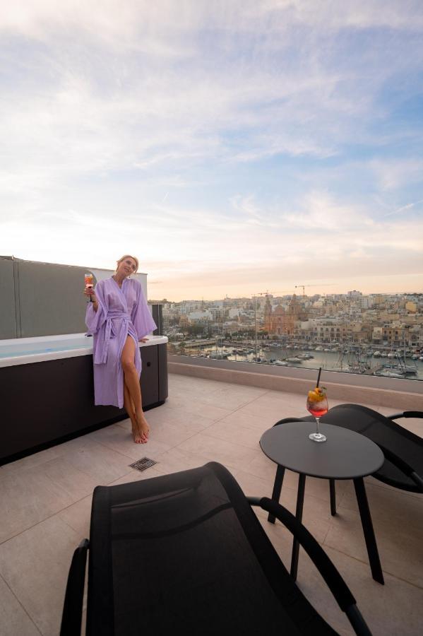 The Address Seafront Suites With Hot Tub Pietà Exterior photo