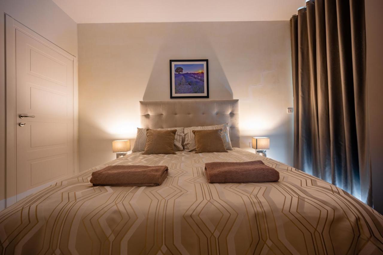The Address Seafront Suites With Hot Tub Pietà Exterior photo