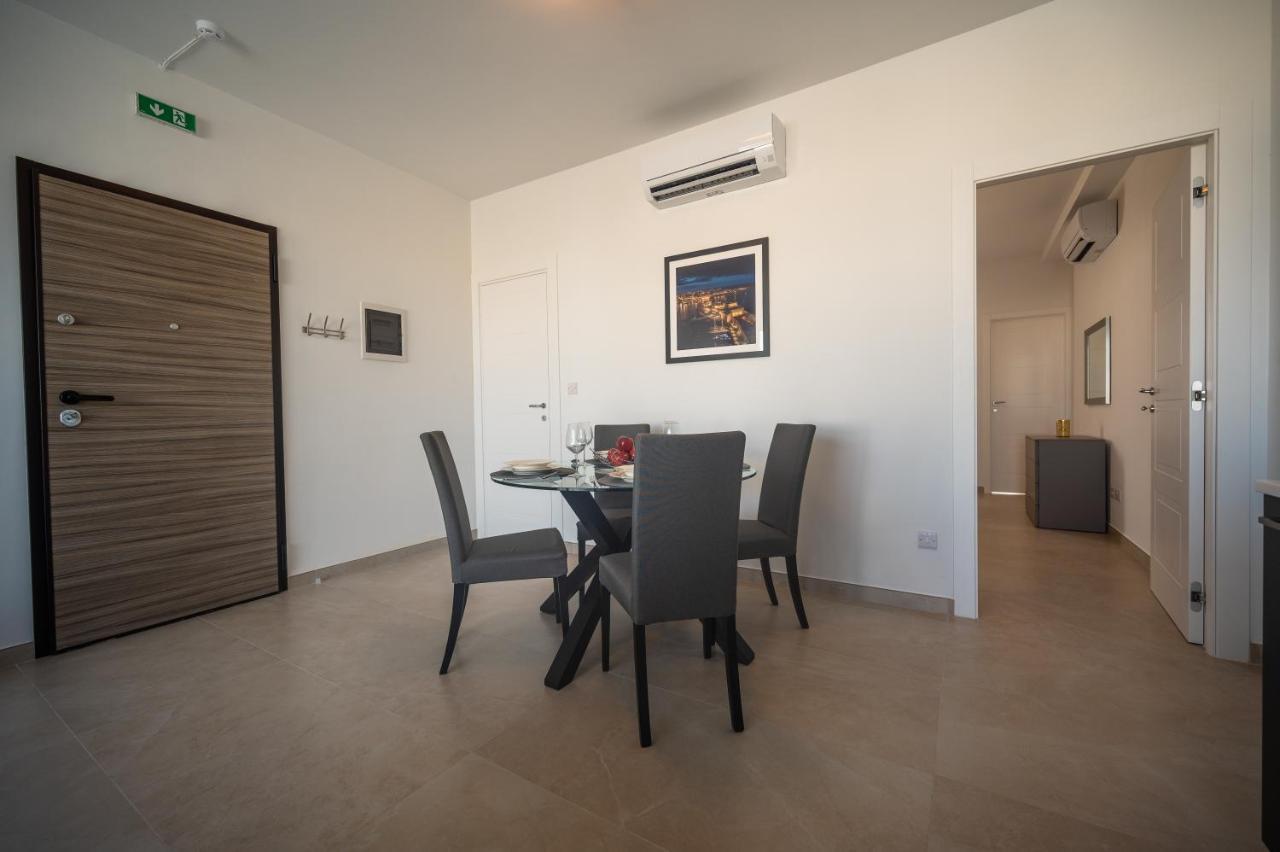 The Address Seafront Suites With Hot Tub Pietà Exterior photo