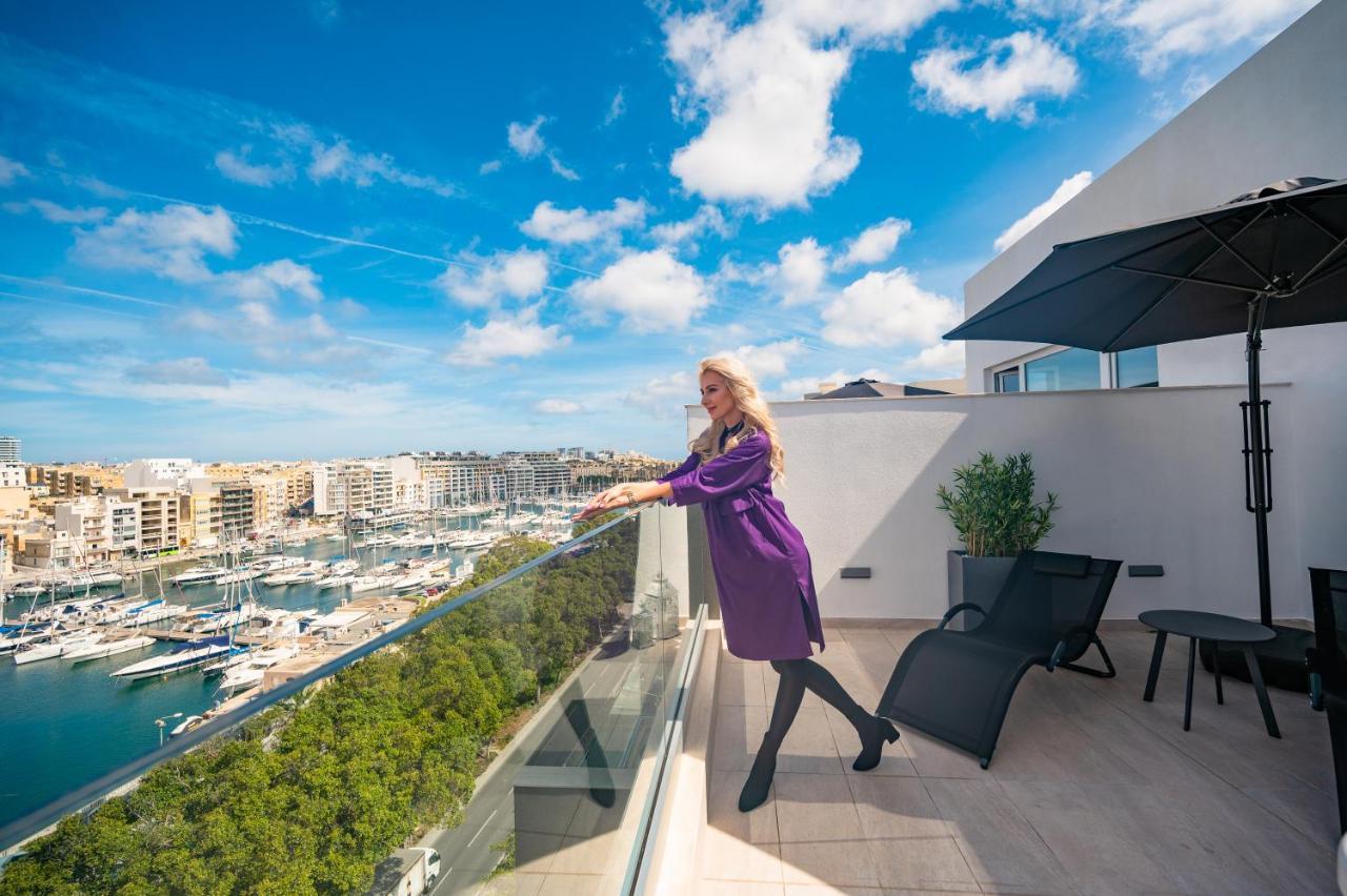 The Address Seafront Suites With Hot Tub Pietà Exterior photo