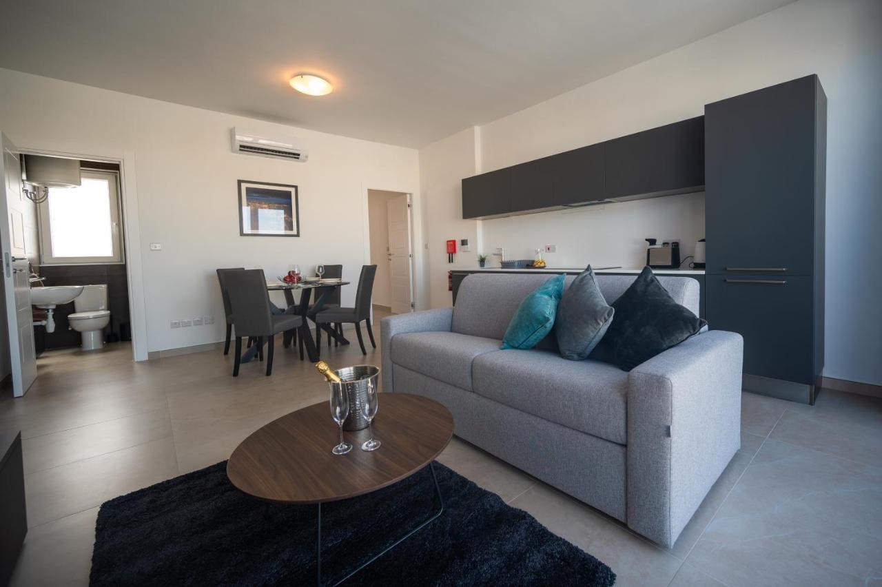 The Address Seafront Suites With Hot Tub Pietà Exterior photo