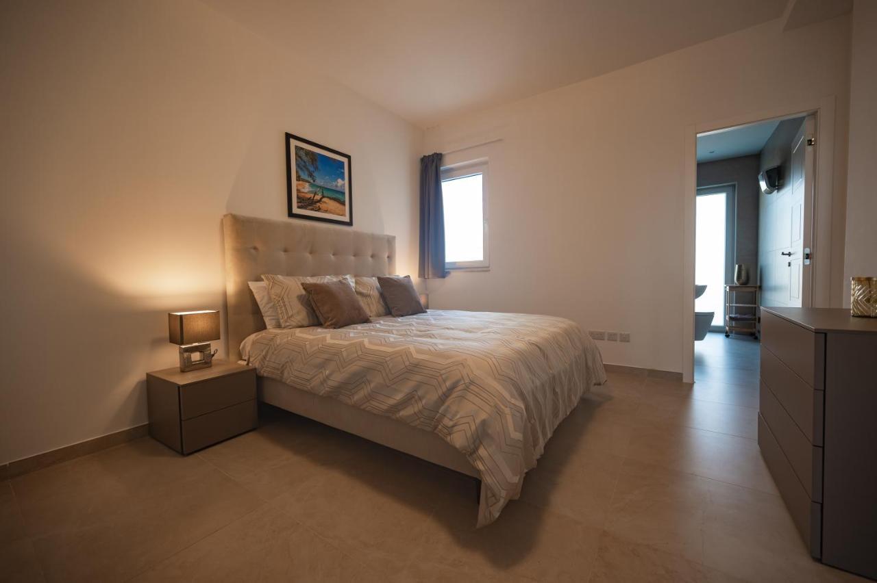 The Address Seafront Suites With Hot Tub Pietà Exterior photo