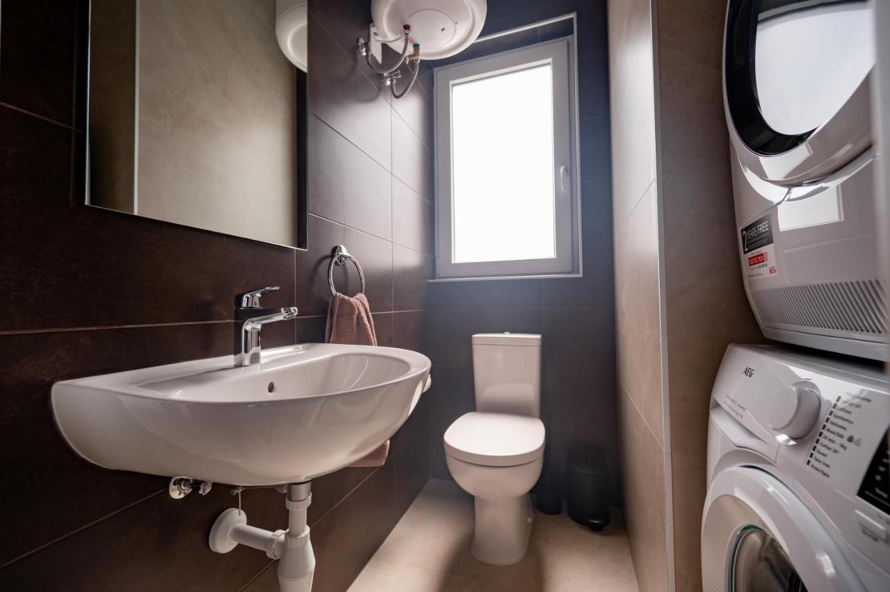 The Address Seafront Suites With Hot Tub Pietà Exterior photo